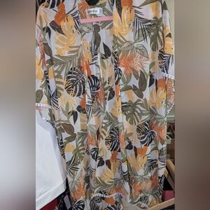 Roommates Leaf Patterned Kimono. Size 3X Brand New. Never Worn!